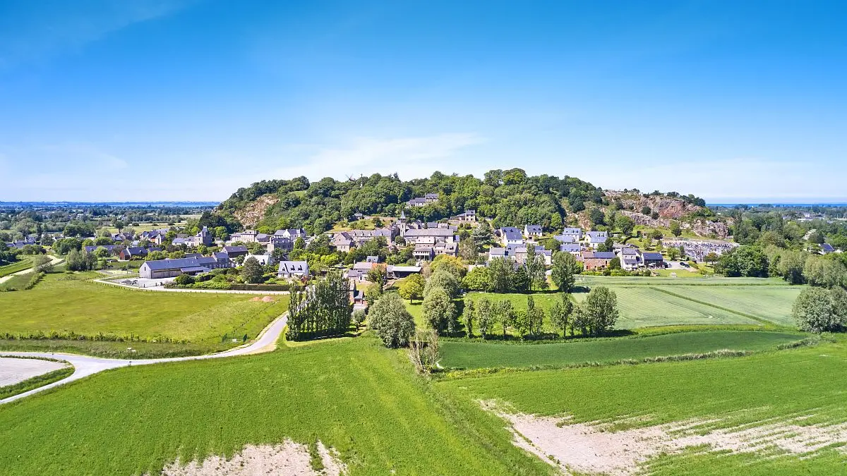 Dol-de-Bretagne Vue d'ensemble de la ville validité 31102030