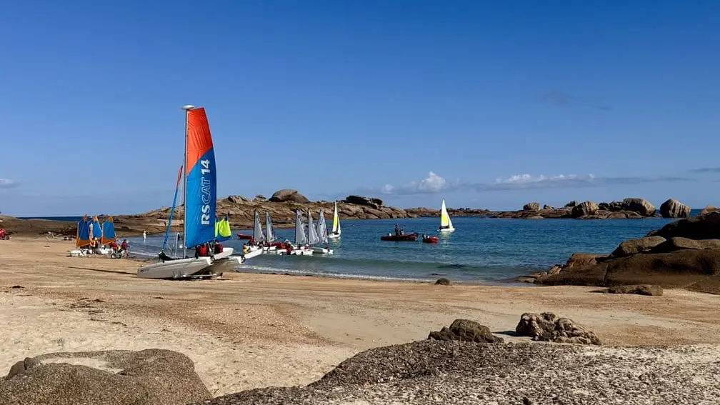 Ecole de voile - La Grève-Blanche - Trégastel