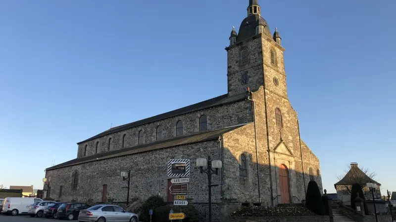 Eglise Irodouer - départ du circuit (1)