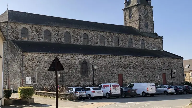 Eglise Irodouer - départ du circuit (2)