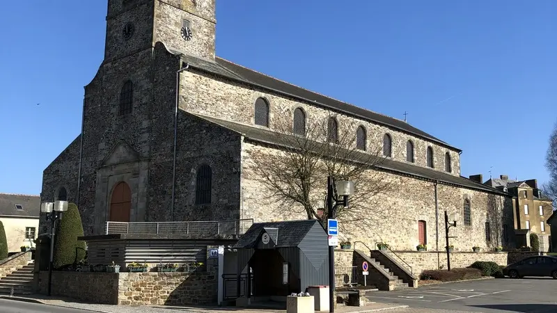 Eglise Irodouer - départ du circuit (3)