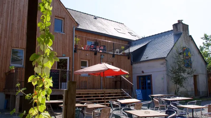 Exterieur-Auberge-du-Champ-Commun
