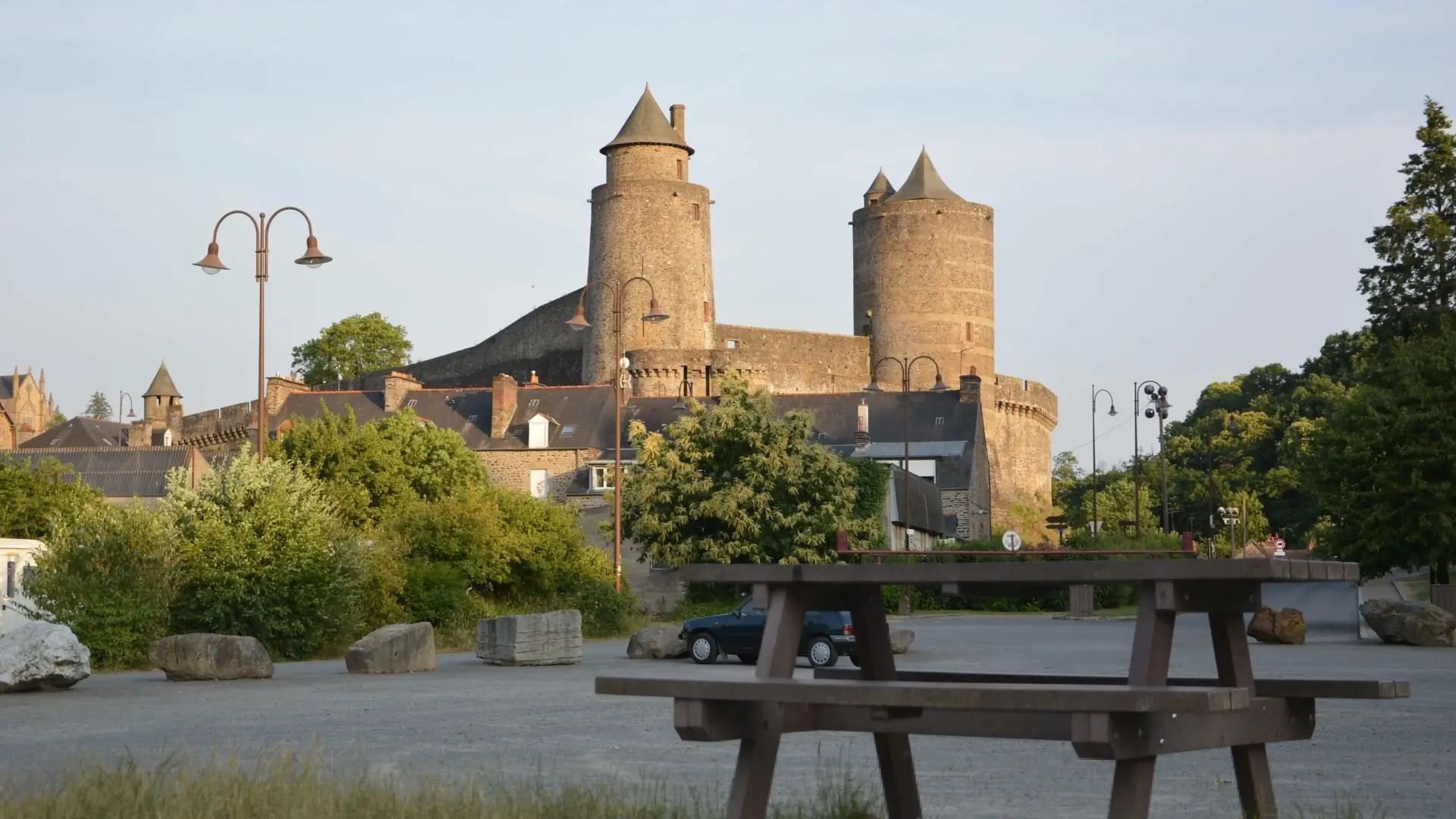 Fougères-aire-de-la-Carrière