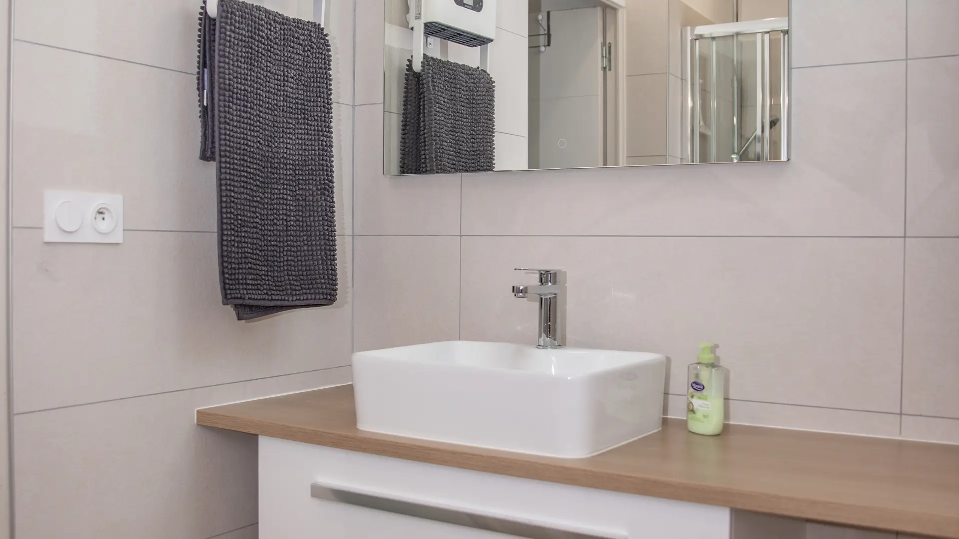 Location  - Le Terte Gervais - Salle d'eau étage -   Saint-Malo