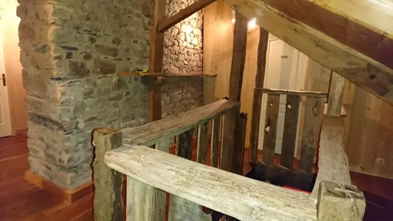 Gîte Ar Merglet_Maxent_escalier