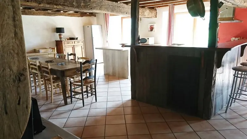 Gite-Ar-Merglet-Maxent-salon-et-cuisine