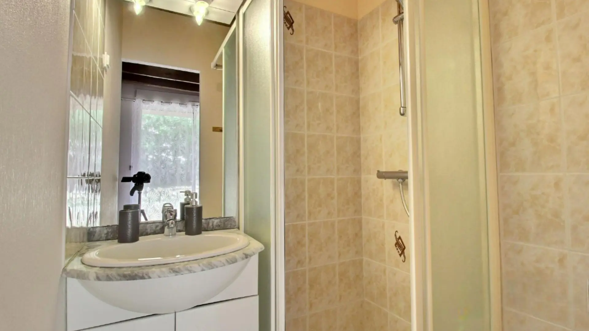 Gite_Boirie_salle_de_douche_2