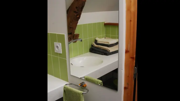 Gite Terre Compagne - salle d'eau chambre familiale