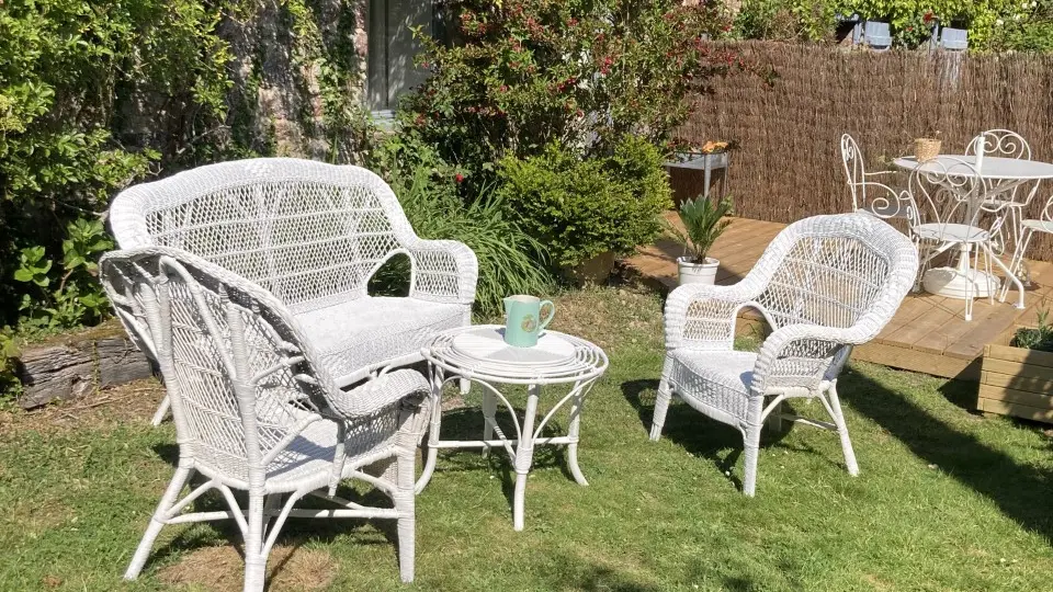 Gîte à la belle étoile_Paimpont_ salon de jardin