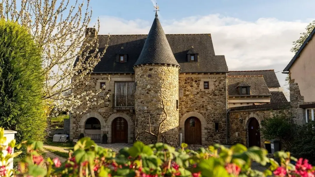Gite la Tour la pélerinière extérieur 1