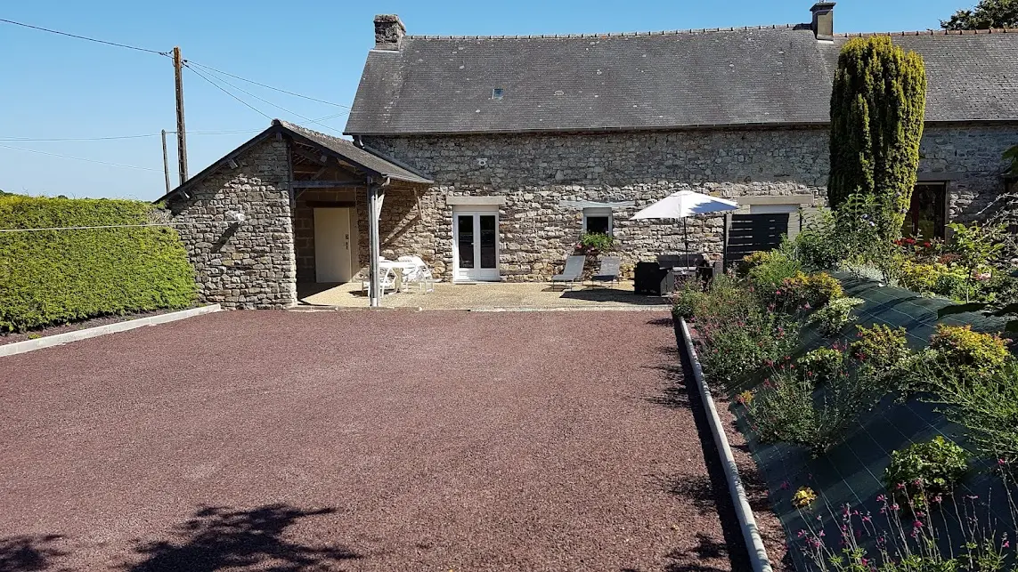 Gîte les doigts de fée_Paimpont_vue côté parking
