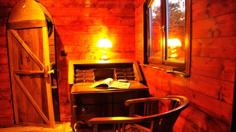 Yourtes et roulotte de la Laïta