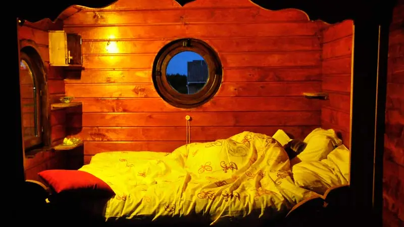 Yourtes et roulotte de la Laïta