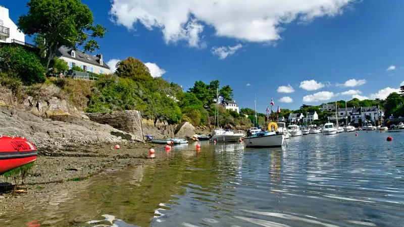 Yourtes et roulotte de la Laïta