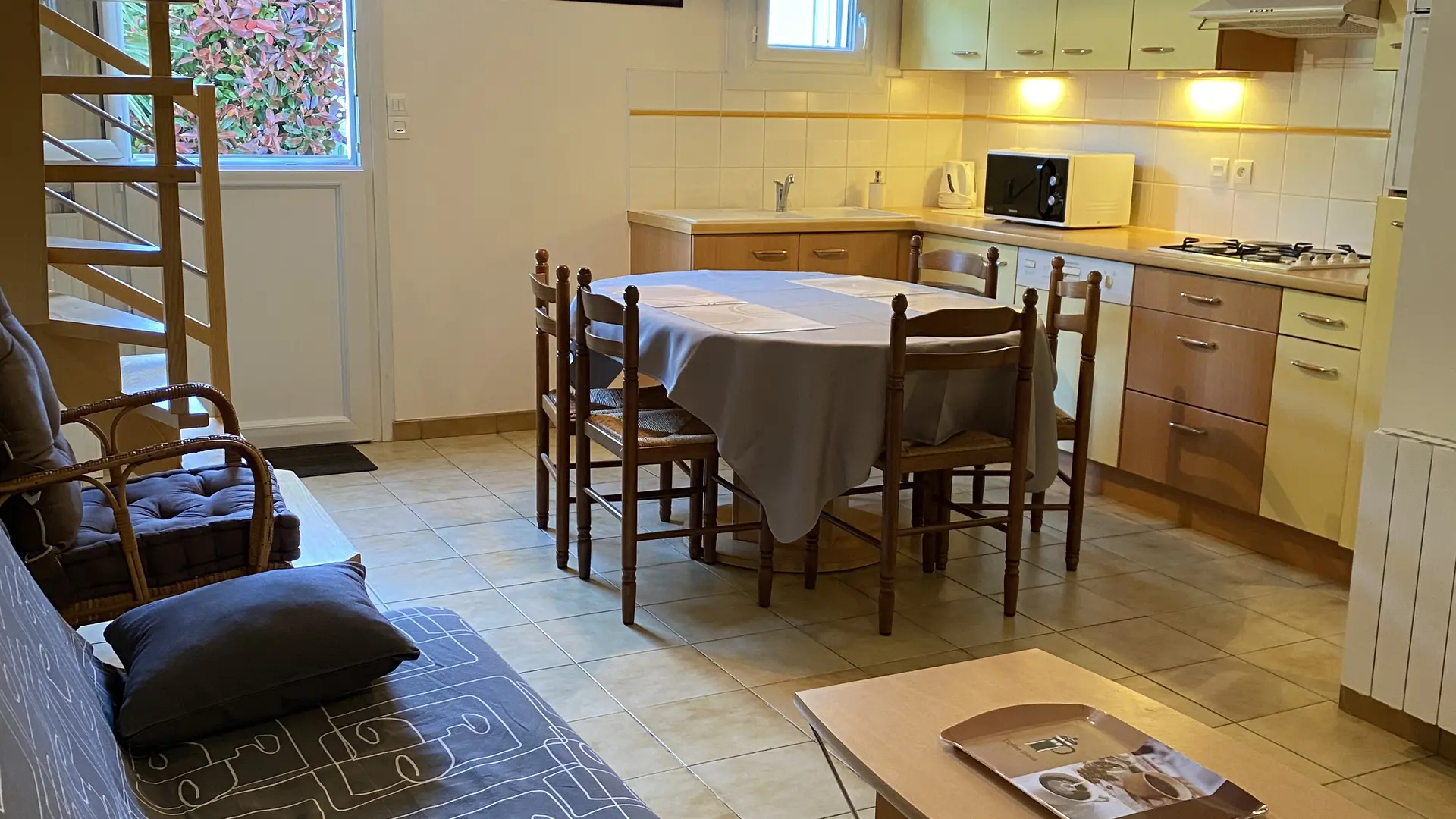 Salon-sejour-cuisine-location-vacances-carnac