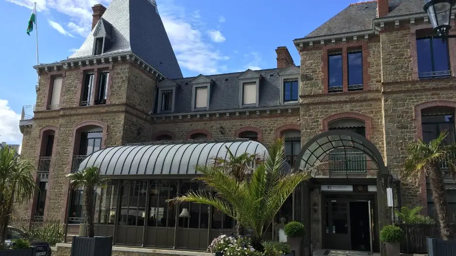 Hotel-Royal-Emeraude-Dinard-facade