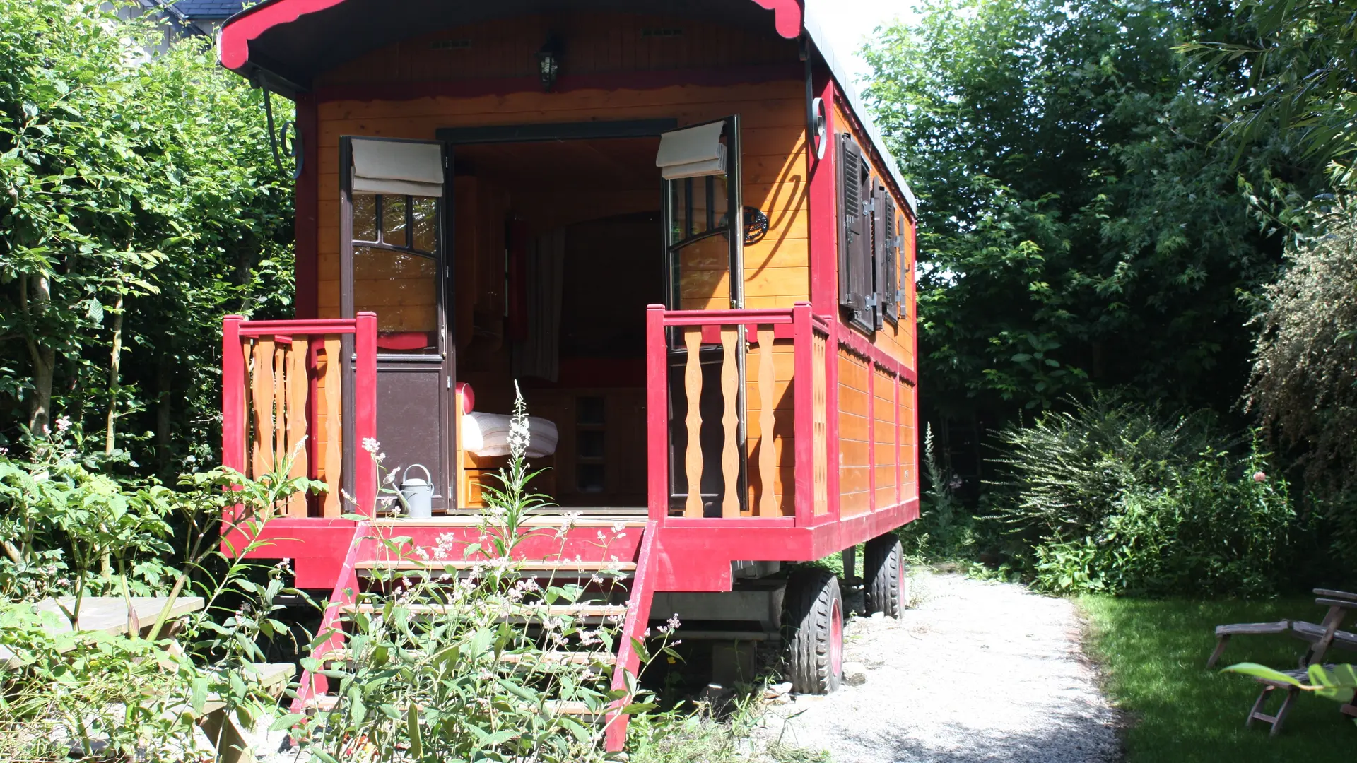 Roulotte vue du jardin