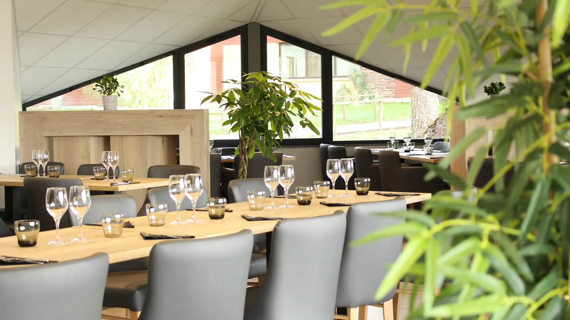 Restaurant-du-Lac-Lac-de-Trémelin-1