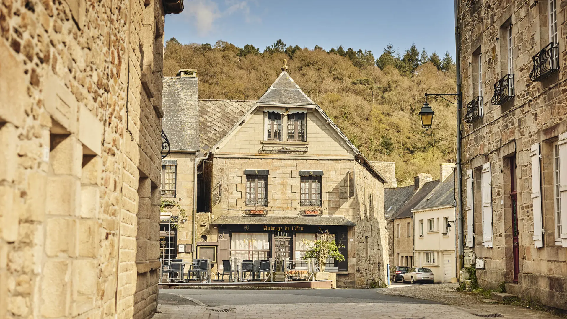 Jugon-les-Lacs_L_auberge de l_Ecu_crédit Alexandre Lamoureux_validité 31102030