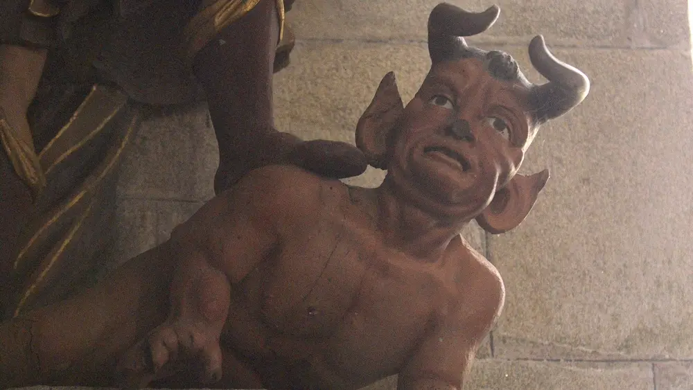 Le Juch - Eglise statue Le Diable
