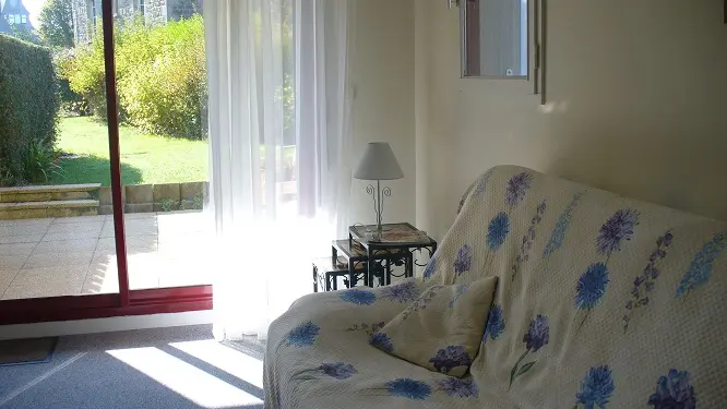 MME-DESMARI---SAINT-BRIAC-SALON-2