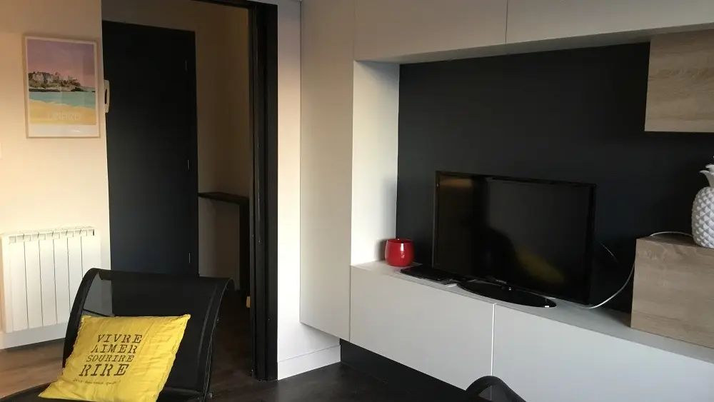 Madame-et-Monsieur-Brehault-Jean-Rene-coin-tv