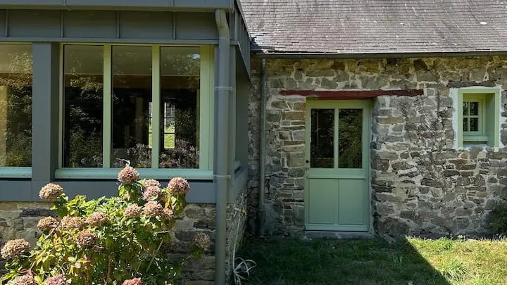 Maison depuis la cuisine