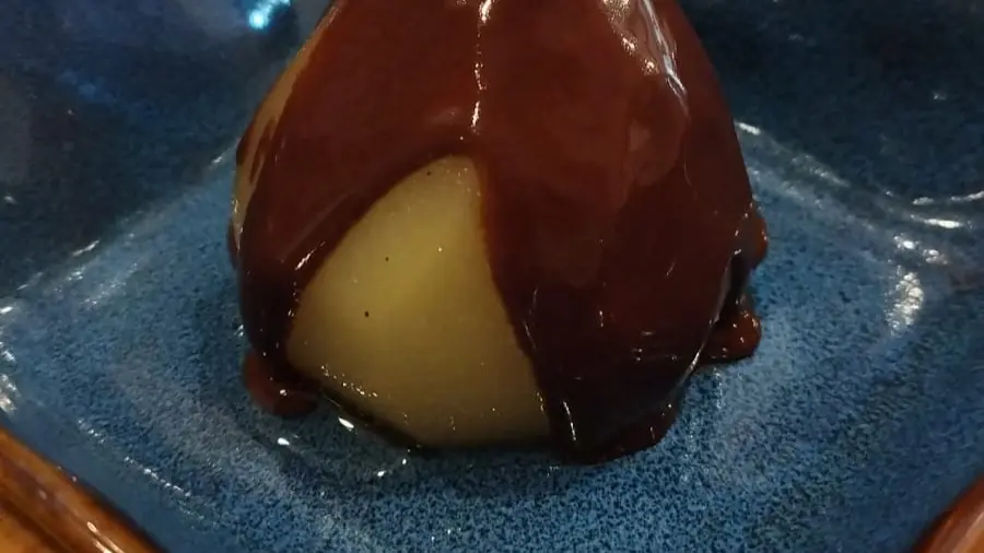 POIRE POCHEE au chocolat Valhrona