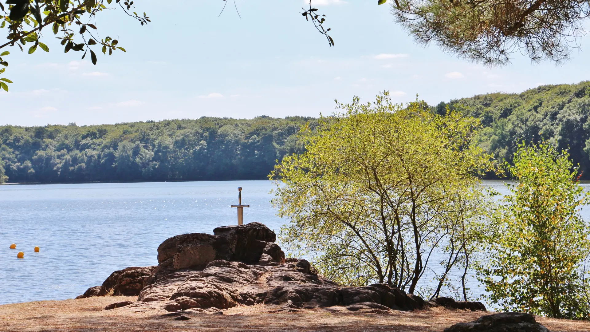 Réplique Excalibur au lac de Trémelin Iffendic