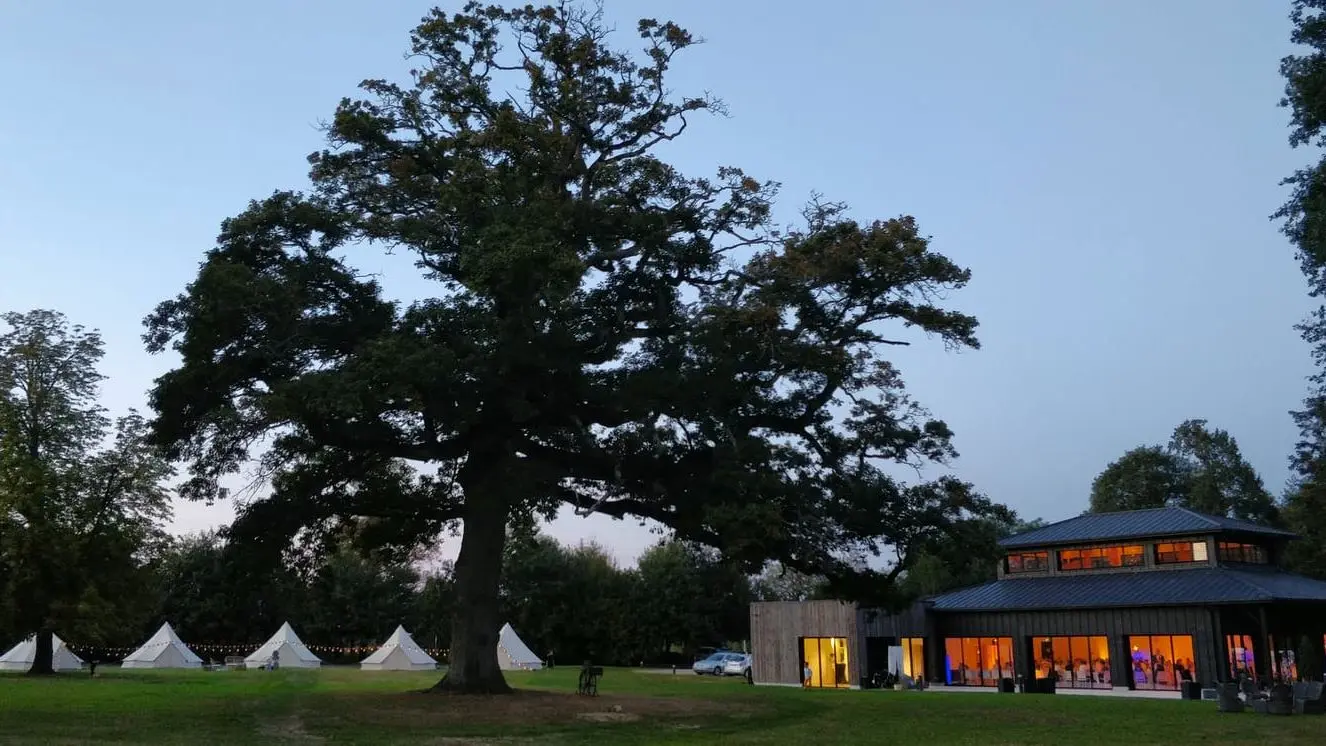 Salle de Réception exterieur - château du Pin - J.JOSSE