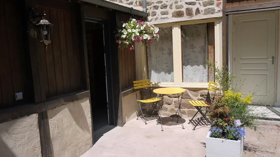 Le Studio à Bécherel - Entrée terrasse