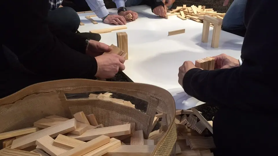 Team building les constructeurs par Nova. Création de Team building sur mesure à St Malo, Dinard ou les cotes bretonnes.