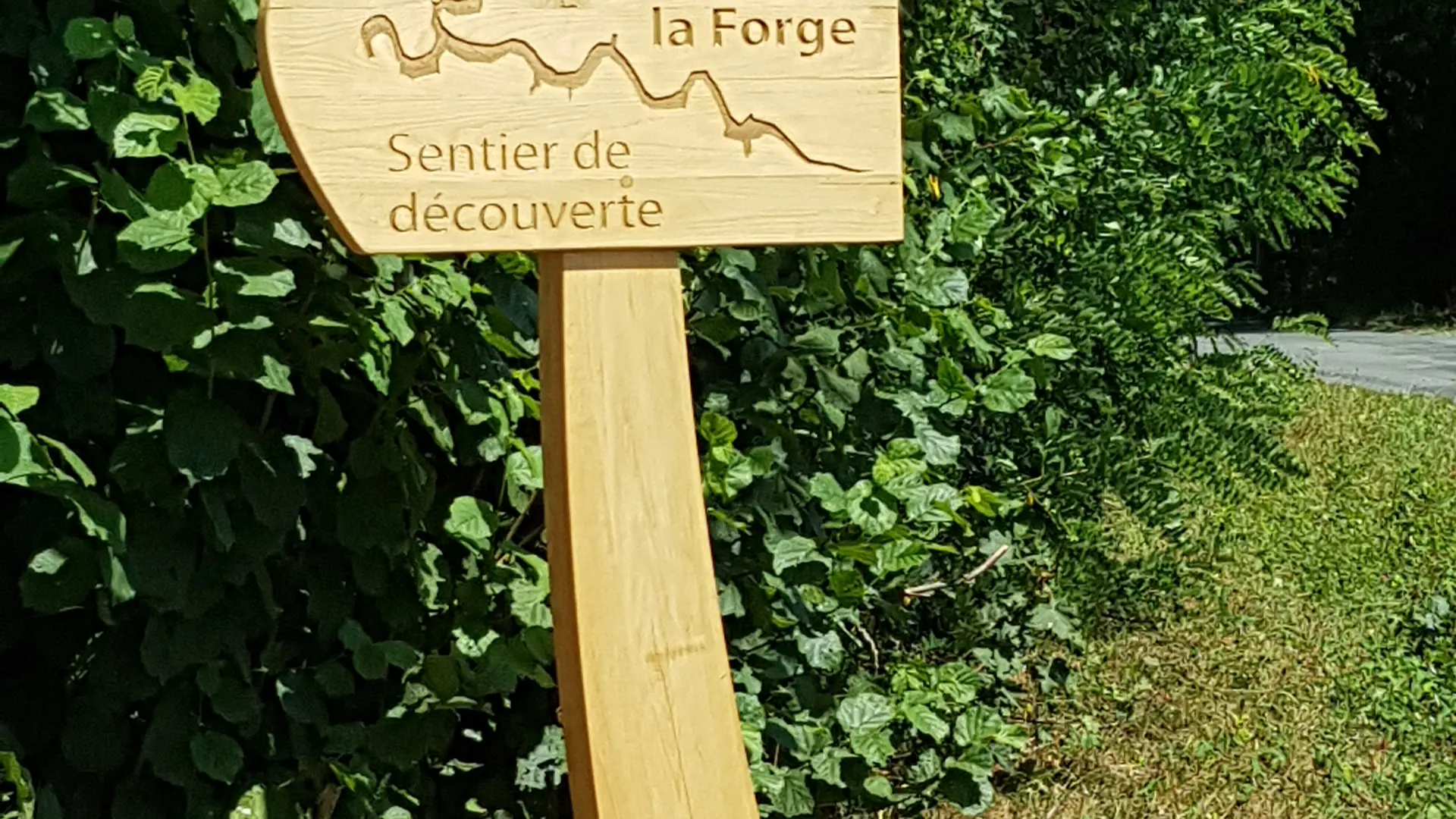 Tourisme_Martigné_sentierinterprétation-flêchedirectionelle©RocheaauxFéesCommunauté