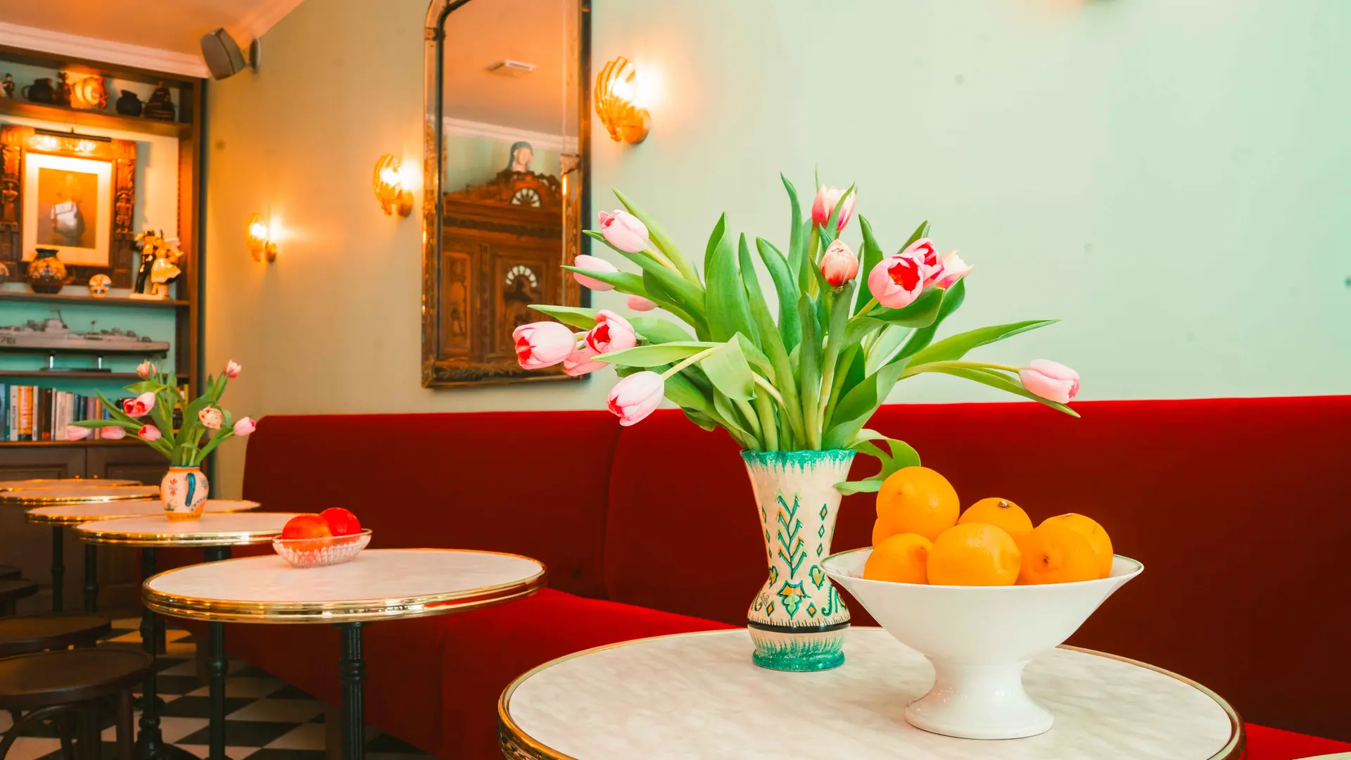 Salle petit déjeuner et bistro