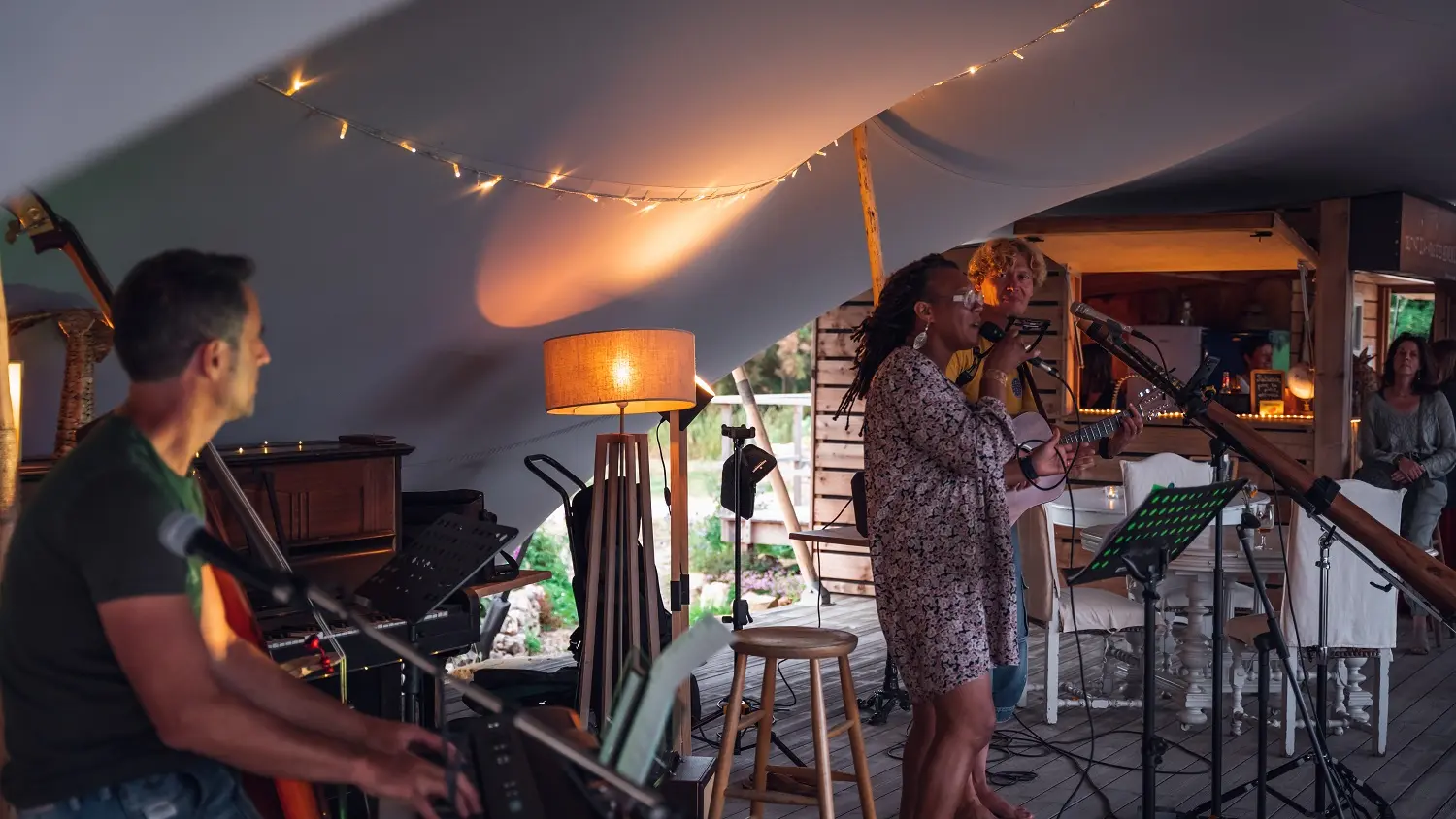 apéro concert dihan café lounge