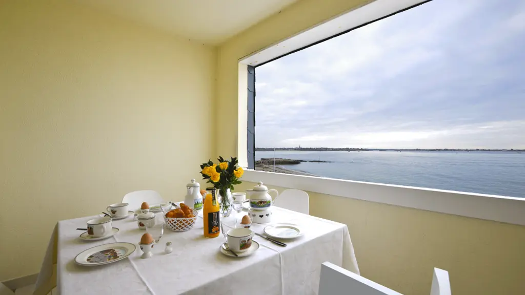 Clévacances - Meublé 56MS1249 - Appartement spacieux avec vue imprenable sur mer - Larmor-Plage - Morbihan Bretagne Sud