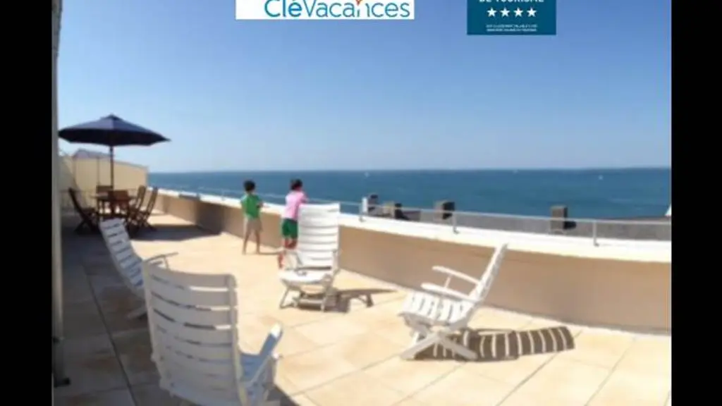 Clévacances - Meublé 56MS0767 - GOLFE du MORBIHAN, Appartement 78m2 .  très belle vue MER + TERRASSE DE 80m2, 3 chambres, direct sur plage - Arzon - Morbihan Bretagne Sud