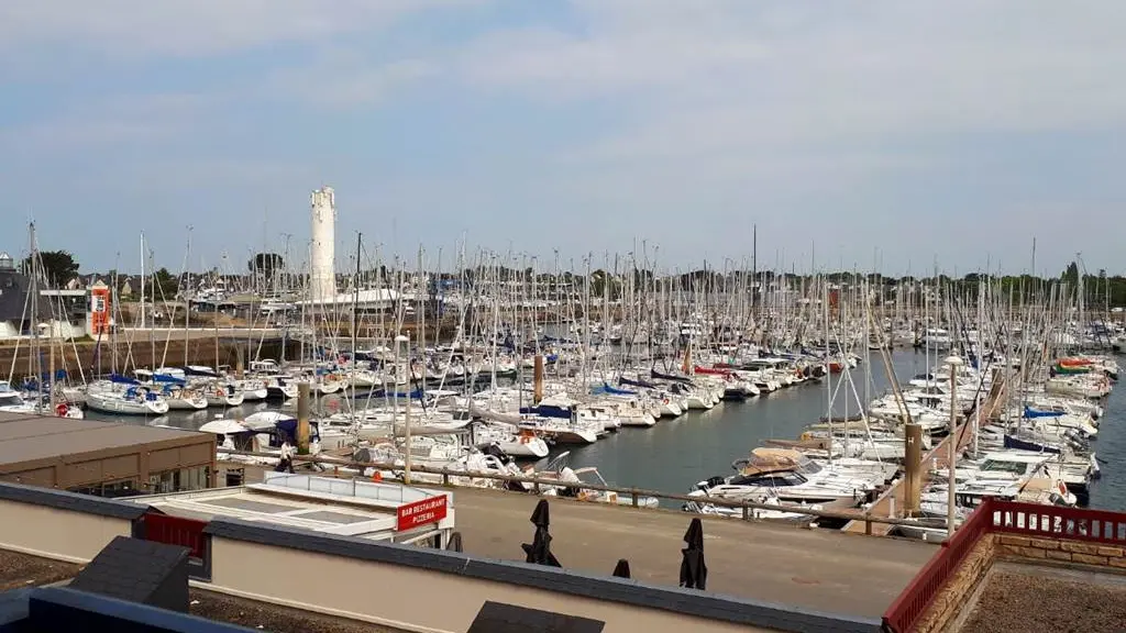 Clévacances - Meublé 056MS000394 - Appartement Port du CROUESTY dans résidence avec piscine - Arzon - Morbihan Bretagne Sud