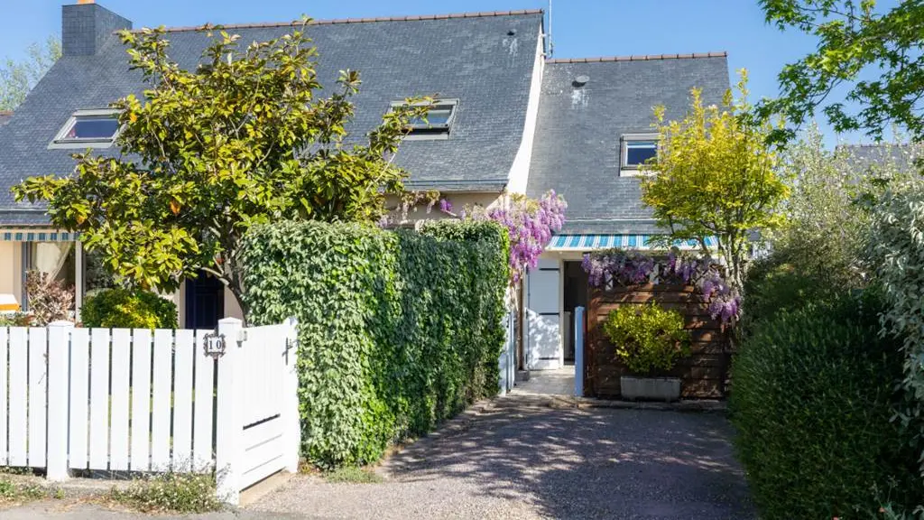 Clévacances - Meublé 056MS000324 - Les Glycines : maison terrasse plein sud à 300m de la mer et des commerces - Arzon - Morbihan Bretagne Sud