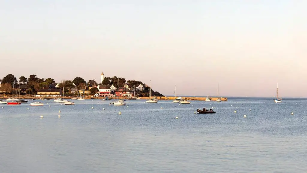 Clévacances - Meublé 056MS000324 - Les Glycines : maison terrasse plein sud à 300m de la mer et des commerces - Arzon - Morbihan Bretagne Sud