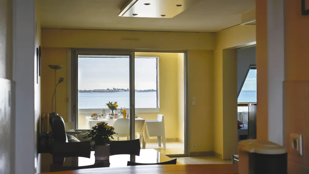 Clévacances - Meublé 56MS1249 - Appartement spacieux avec vue imprenable sur mer - Larmor-Plage - Morbihan Bretagne Sud