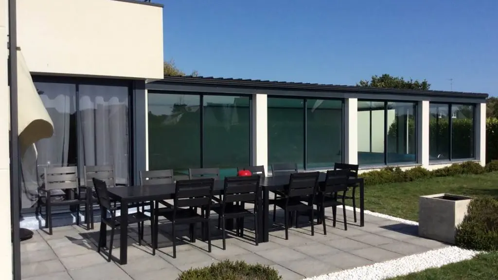 Clévacances - Meublé 056MS000211 - Villa 12 pers.avec piscine intérieure privée entre océan et Ria d'Etel - Plouhinec - Morbihan Bretagne Sud