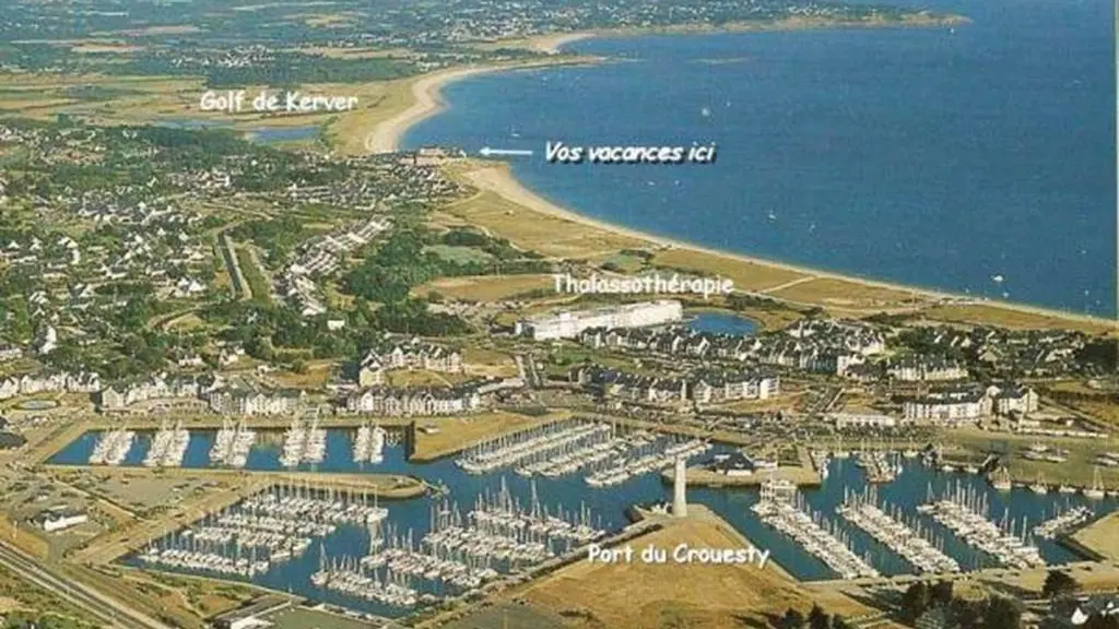 Clévacances - Meublé 56MS0767 - GOLFE du MORBIHAN, Appartement 78m2 .  très belle vue MER + TERRASSE DE 80m2, 3 chambres, direct sur plage - Arzon - Morbihan Bretagne Sud