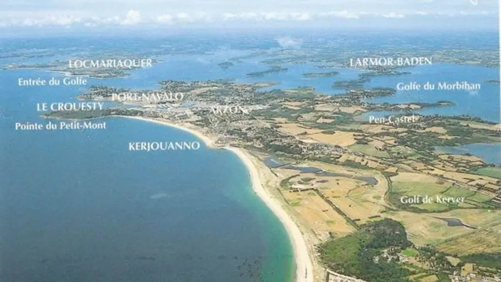 Clévacances - Meublé 56MS0767 - GOLFE du MORBIHAN, Appartement 78m2 .  très belle vue MER + TERRASSE DE 80m2, 3 chambres, direct sur plage - Arzon - Morbihan Bretagne Sud