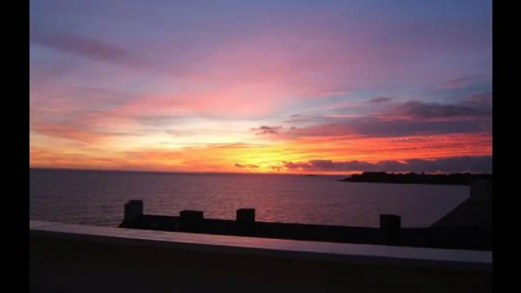 Clévacances - Meublé 56MS0767 - GOLFE du MORBIHAN, Appartement 78m2 .  très belle vue MER + TERRASSE DE 80m2, 3 chambres, direct sur plage - Arzon - Morbihan Bretagne Sud