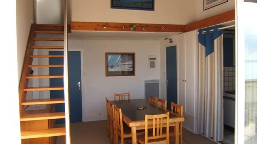 Clévacances - Meublé 56MS0767 - GOLFE du MORBIHAN, Appartement 78m2 .  très belle vue MER + TERRASSE DE 80m2, 3 chambres, direct sur plage - Arzon - Morbihan Bretagne Sud