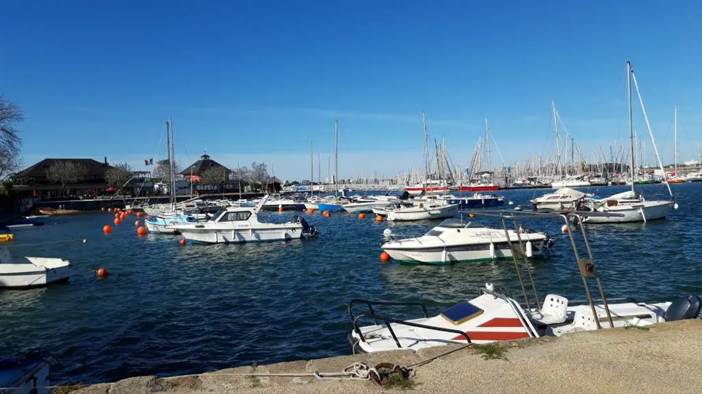 Clévacances - Meublé 56MS0153 - Appartement T2 port de plaisance du Kernevel - Larmor-Plage - Morbihan Bretagne Sud