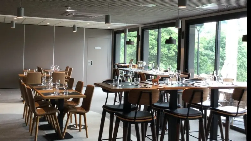 brit hotel L'Hippodrome - petit salon - Ploërmel - Morbihan - Bretagne
