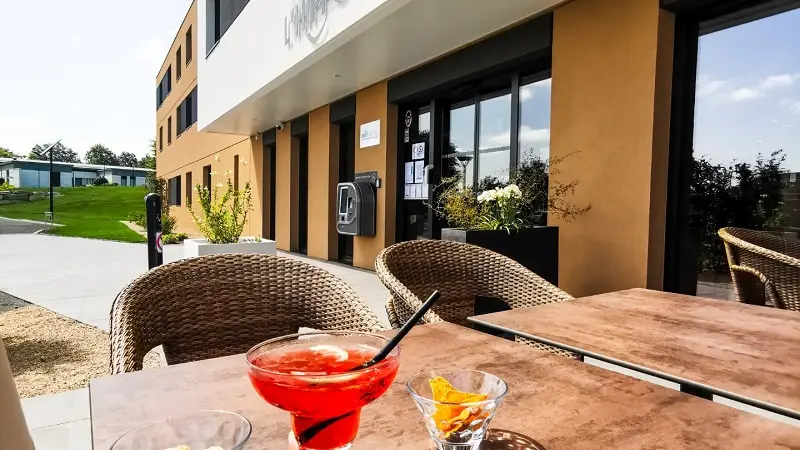 brit hotel L'Hippodrome - terrasse - Ploërmel - Morbihan - Bretagne