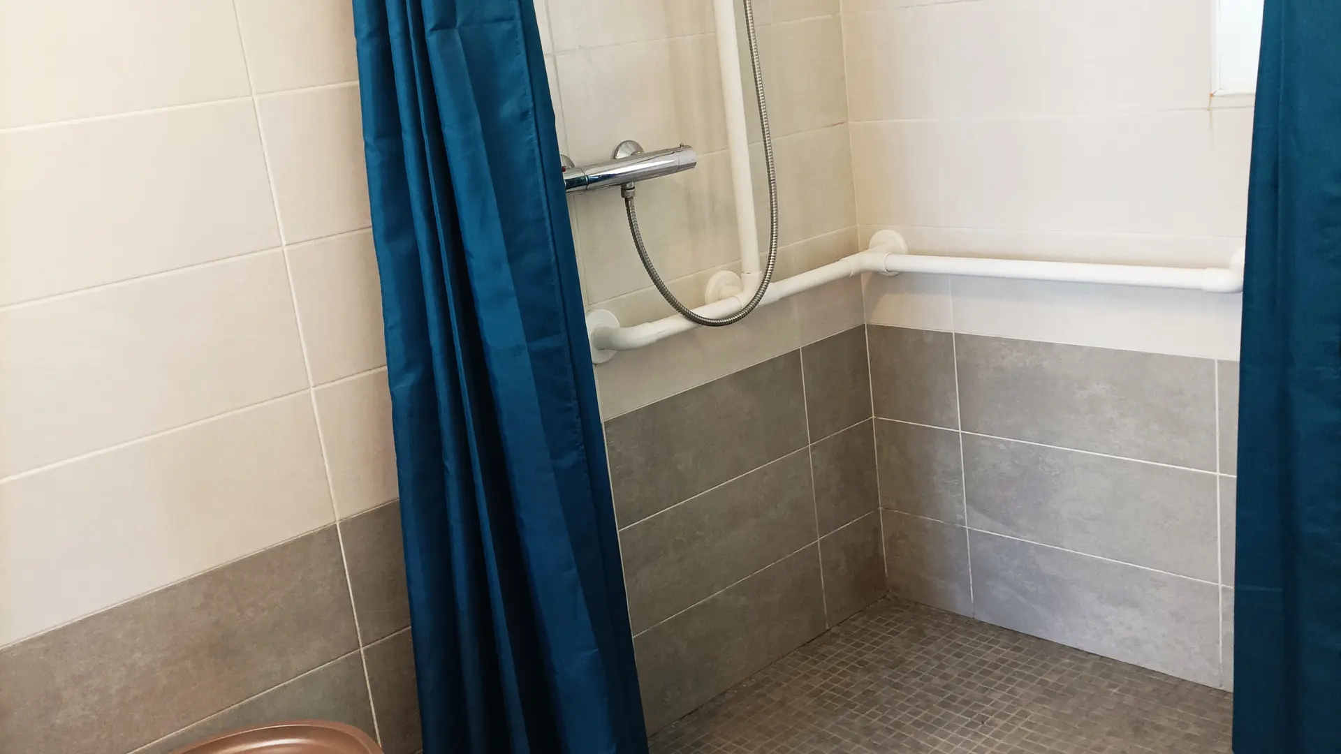 c Salle de douche